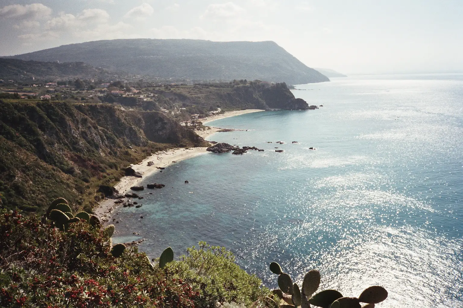 Panoramic view of Capo Vaticano, the perfect wedding location in Calabria, featuring cliffs and crystal-clear sea.