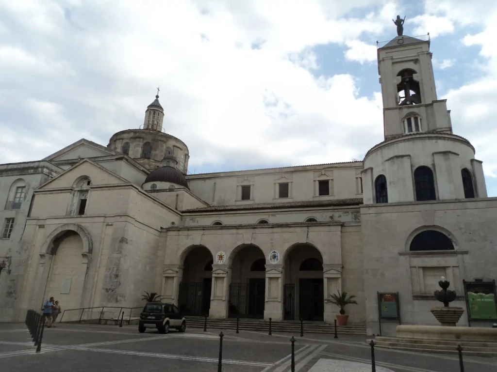 Cattedrale Metropolitana di Santa Maria Assunta a Catanzaro, una storica location perfetta per matrimoni solenni e suggestivi.