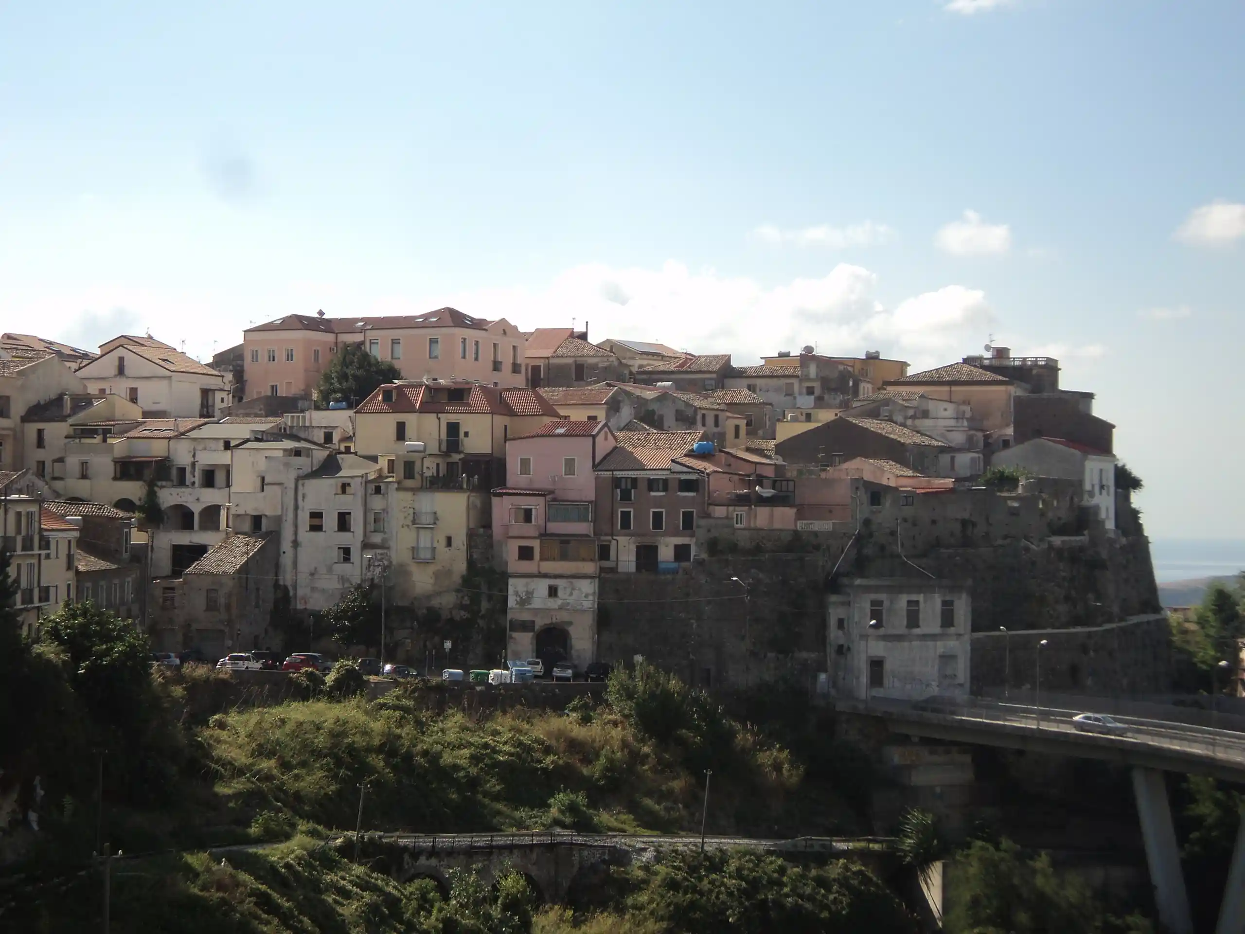 Panoramic view of Catanzaro, an ideal location for outdoor weddings with scenic landscapes and historic architecture.